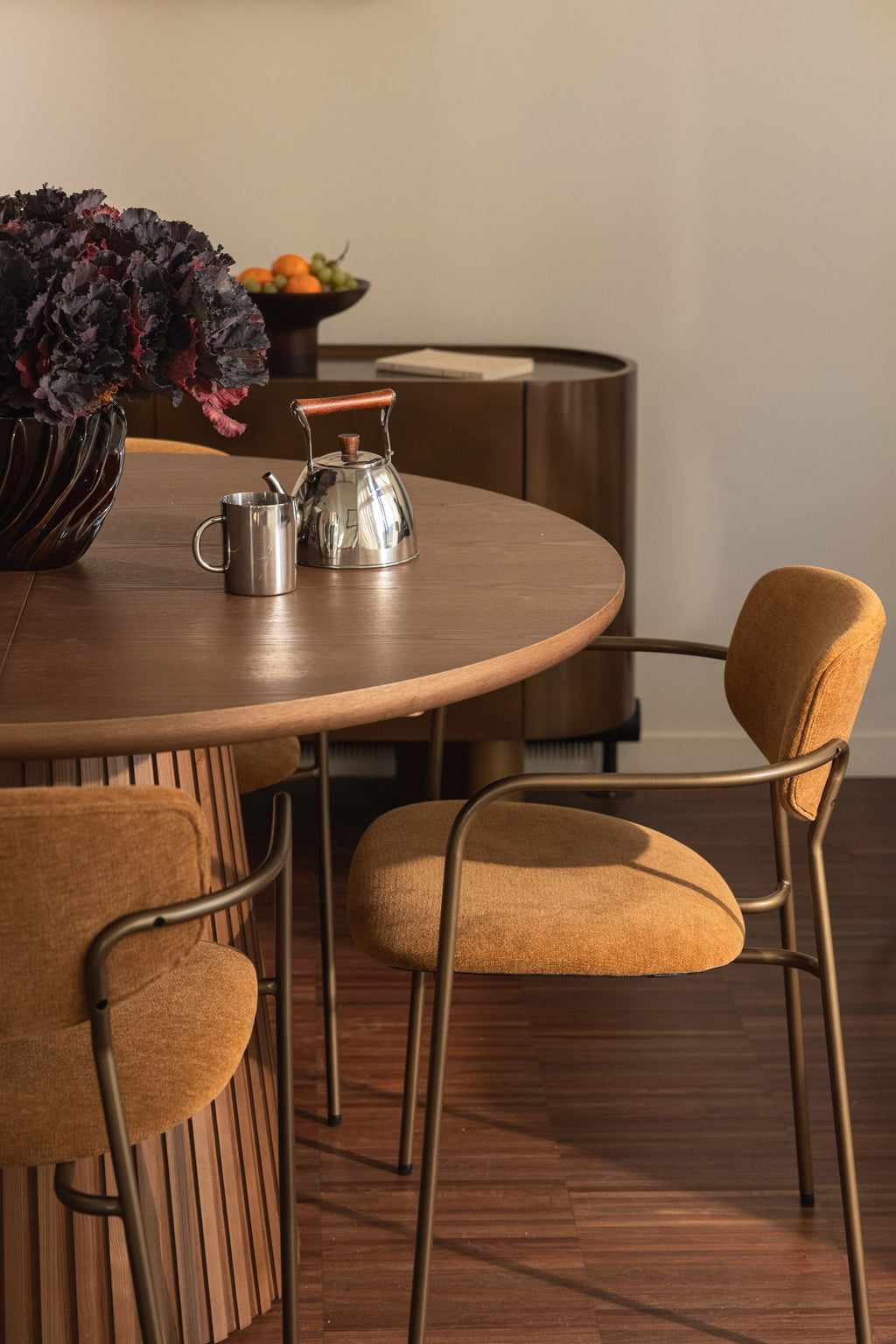 Lot de 2 chaises empilables, Marron ocre déperlant & métal cuivré