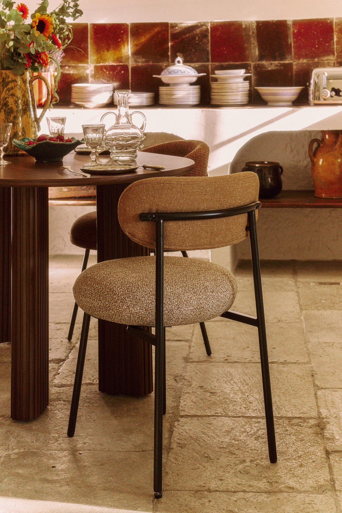 Chaise bicolore, Camel sable, Jaune moucheté & Métal noir