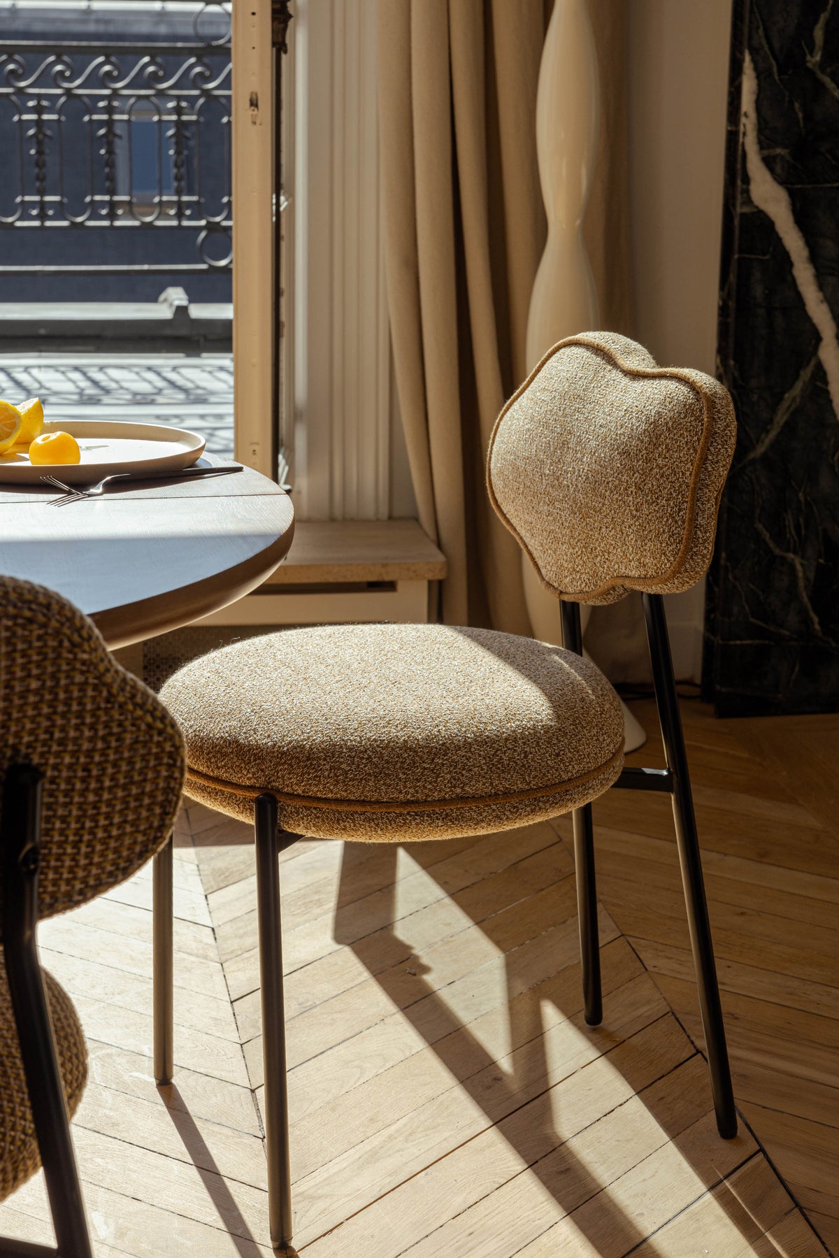 Chaise, Jaune moucheté & métal noir